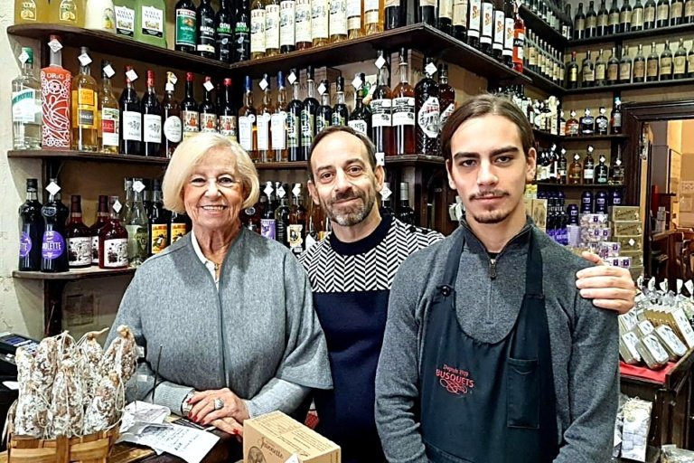 Trois générations de la famille Busquets dans la boutique de Toulouse
