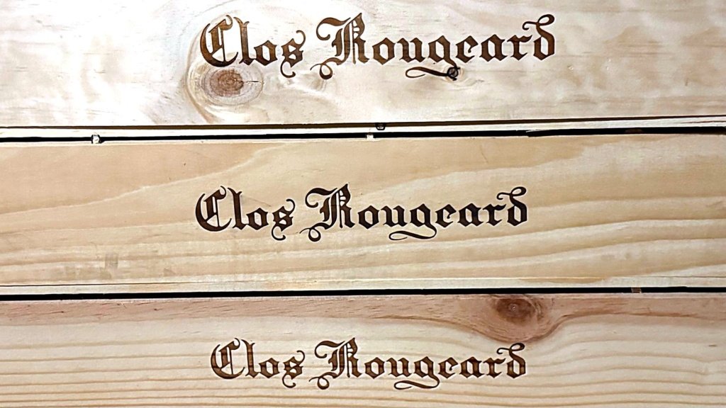 Caisses en bois de Clos Rougeard, domaine de Saumur-Champigny, chez le caviste Maison Busquets